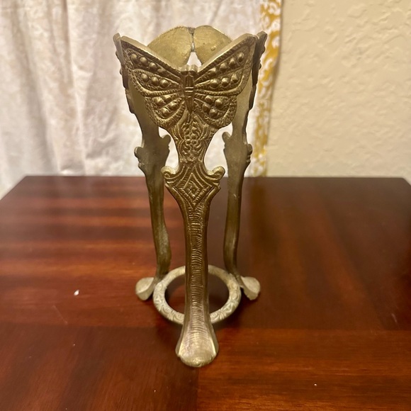Vintage Brass Butterfly stand, often used as candle holder - Picture 4 of 7
